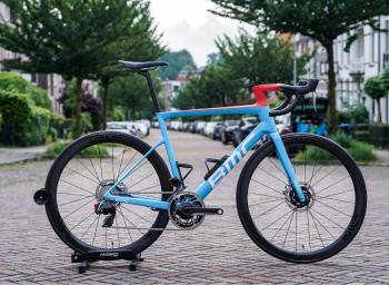 BMC Teammachine SLR01 ONE, Glacier Blue / Neon Red